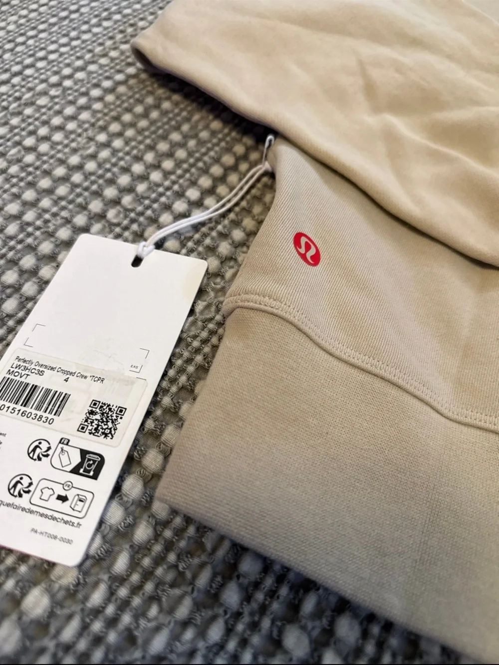 NWT Lululemon Canada Perfectly Oversized Cropped Crew size 4